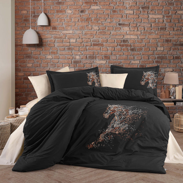 Elegant Queen/King Size Cotton Bed Linen Set in Black Color with Matching Pillowcases