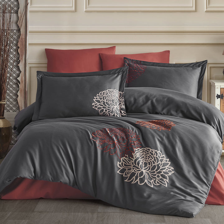 Close-up of Elegant Floral Patterns on Cotton Bed Linen Set in  Antrasit Color – Adds a Stylish Touch to Your Bedroom